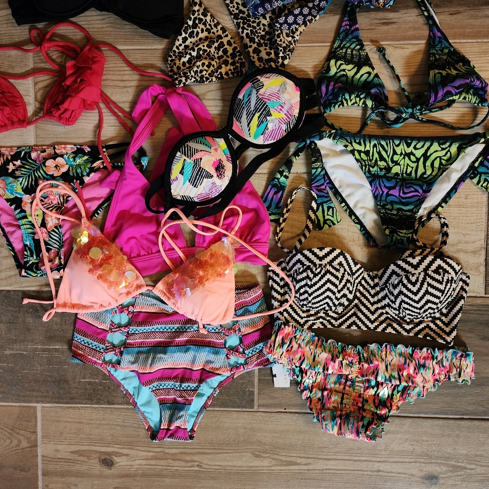 Bikini Bundle - Picture 2 of 16